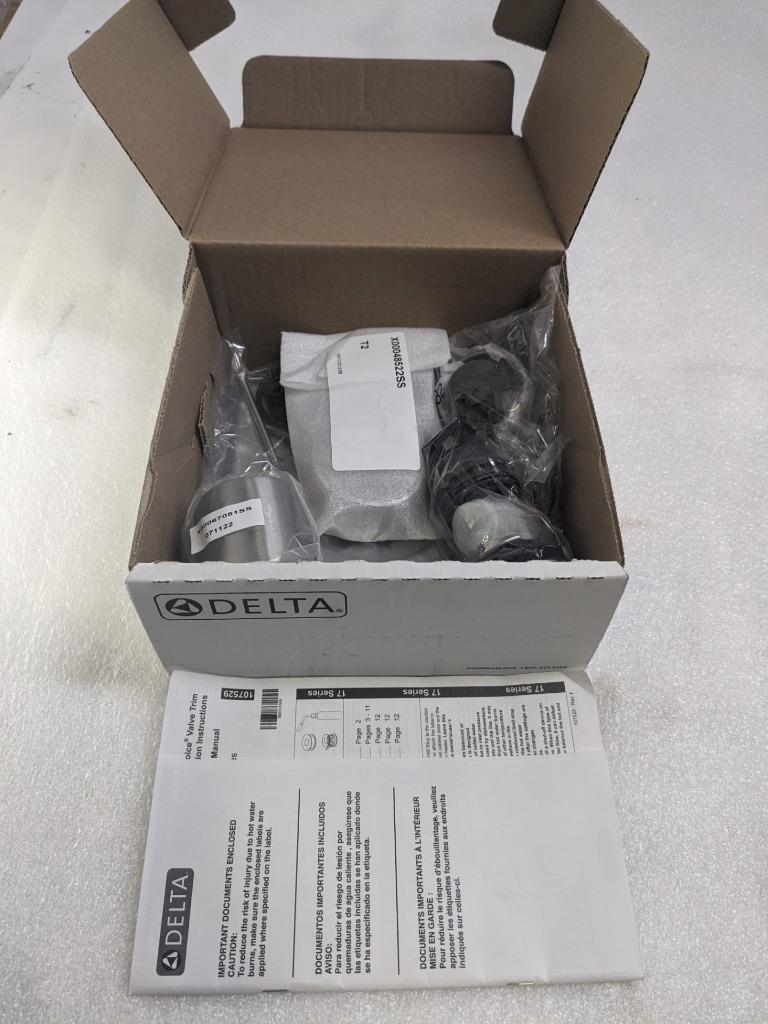 DELTA TESLA SINGLE-HANDLE 3-SPRAY SHOWER FAUCET TRIM KIT T17252-SS NEW R27