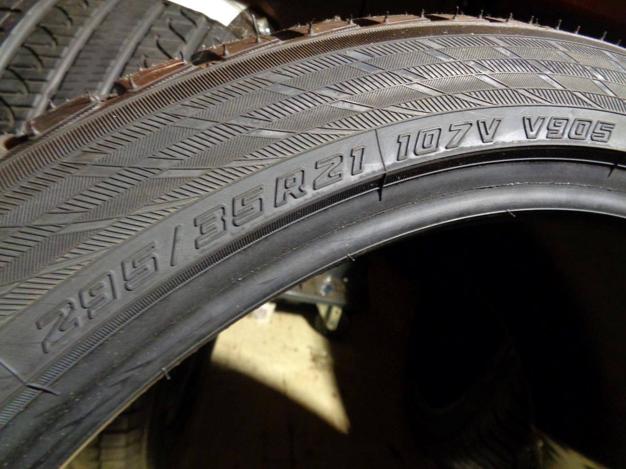YOKOHAMA BLUEARTH WINTER V905 P 295 35 21 107V XL TIRE 90664 BQ3