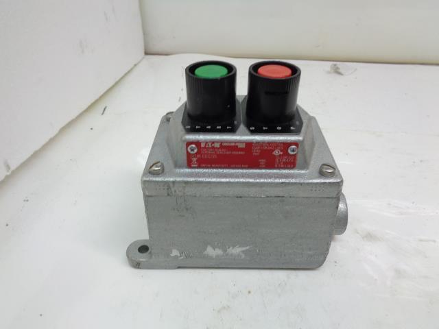 NEW EATON CROUSE-HINDS STATION ON OFF SWITCH EDS215 R33T1
