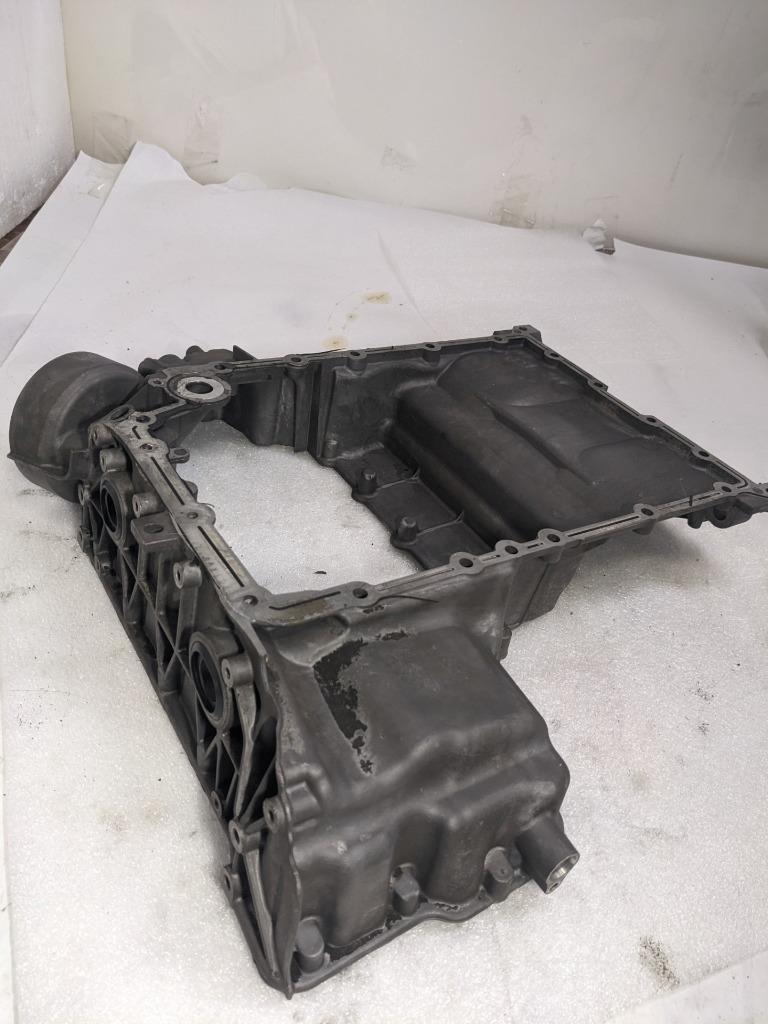 PORSCHE MACAN OIL-CONDUCTING HOUSING 94610705131 USED/GENUINE R25