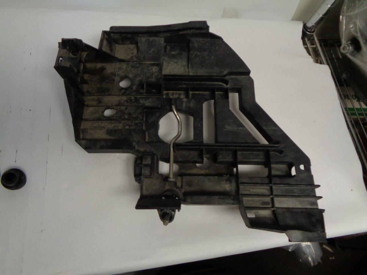 PORSCHE CAYENNE LEFT HID HEADLIGHT 7L5 941 029 AA WITH MOUNTING BRACKET USED R31