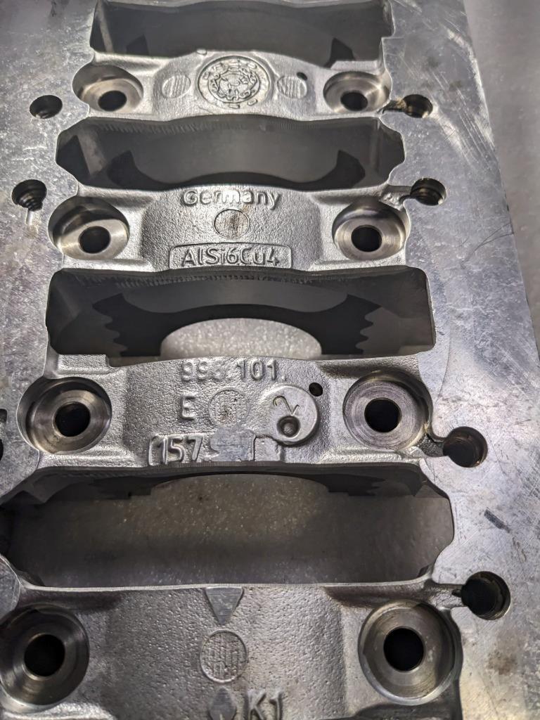 PORSCHE 911 996 BOXSTER ENGINE CRANKCASE HOUSING 9961011575R 996B.G.L.