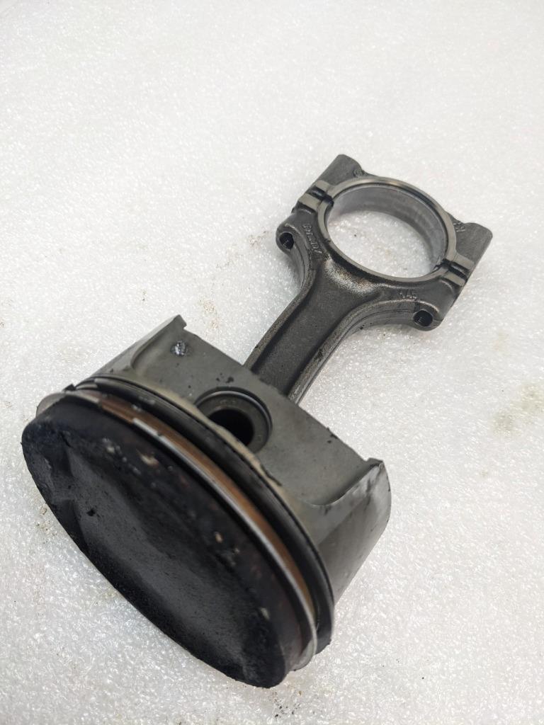 PORSCHE 986 BOXSTER 2.7L PISTON W/CONNECTING ROD #4 9961031028R USED 996GL2T1