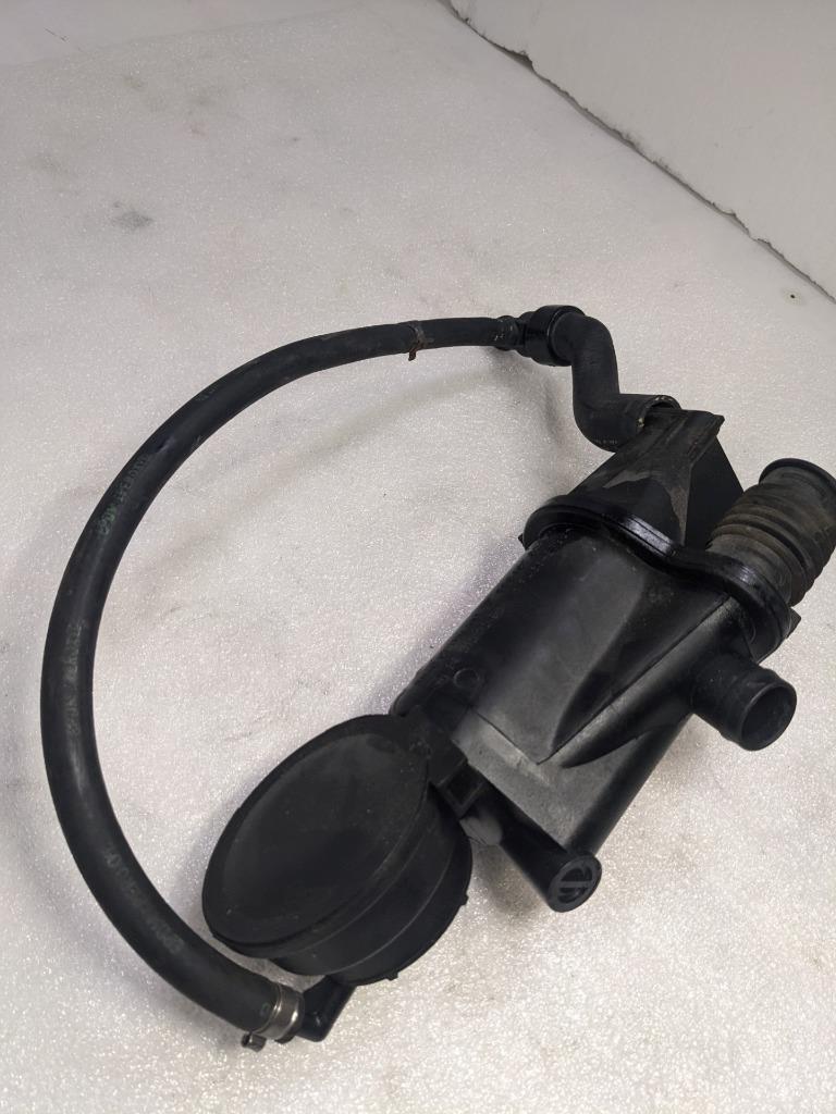 PORSCHE OIL SEPERATOR CRANKCASE VENT VALVE W TUBE 99610702355 USED 996BGL