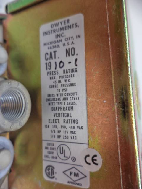 NEW DWYER COMPACT LOW PRESSURE SWITCH 1910-1 R4TB