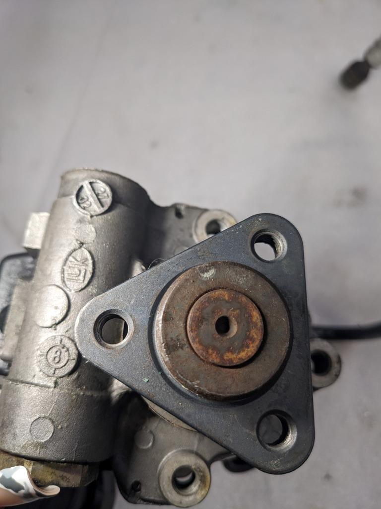 PORSCHE BOXSTER 986 POWER STEERING PUMP W RESERVIOR 99631422002 USED 996BGL