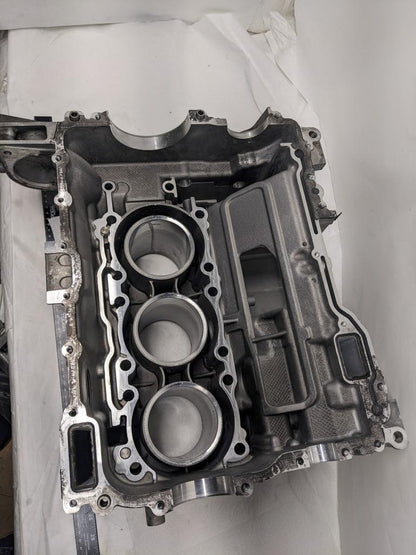 PORSCHE RIGHT/LEFT BARE ENGINE CASE FOR 97-04 BOXSTER 2.7L USED 996BGL2