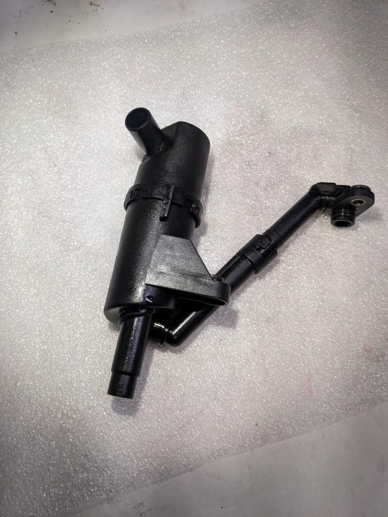 PORSCHE 911 996 ENGINE OIL SEPERATOR 1999-2000 PORSCHE 99610708054  USED 996BGL