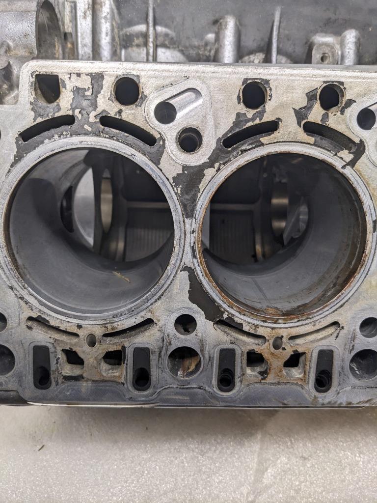 PORSCHE BARE ENGINE CASE FOR 03-10 CAYENNE 9PA 4.5L V8 USED I1