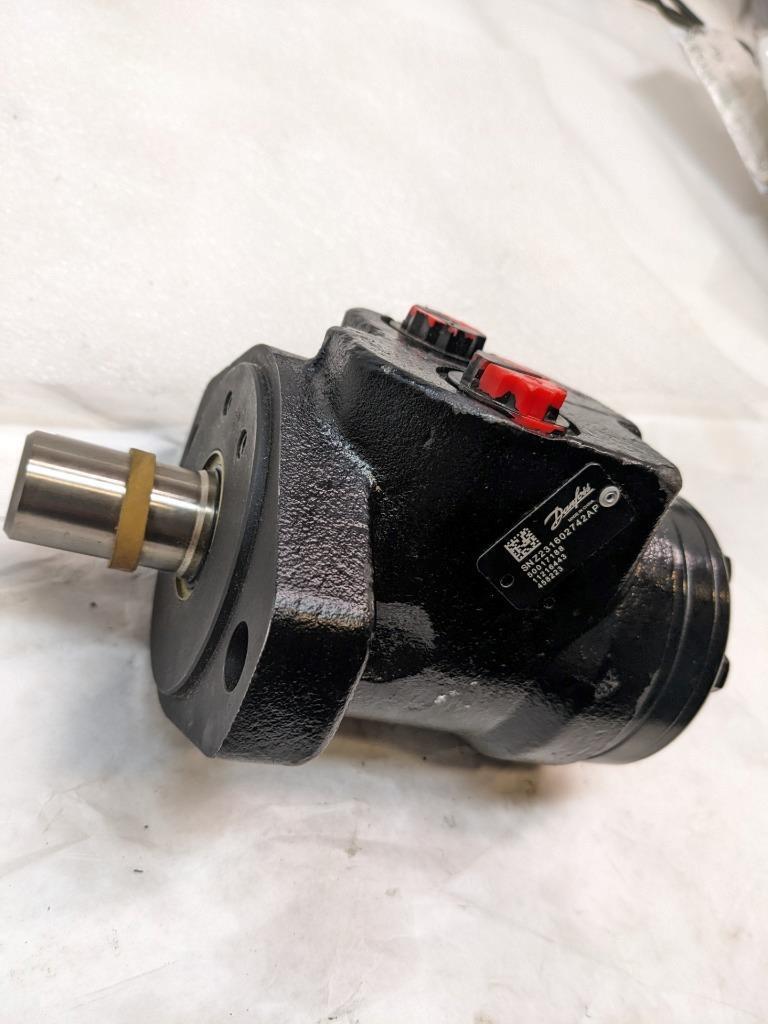 DANFOSS 2" CUT 7-BOLT ON HYDRAULIC MOTOR Z231602742AP NEW R11