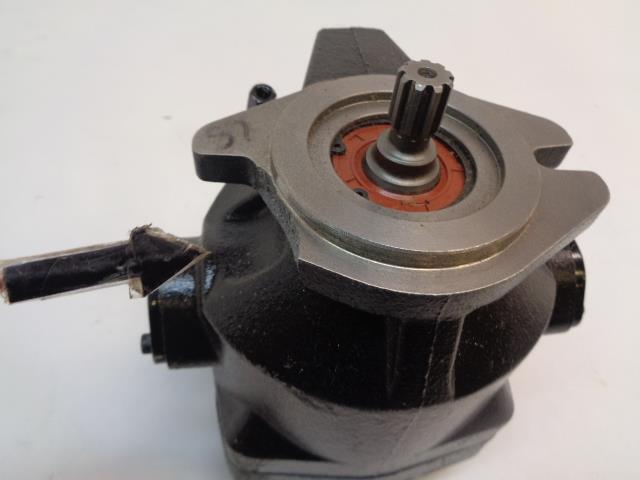 NEW PARKER PVP1636BRVP12X3932 HYDRAULIC PUMP DIV 3600 PSI 9T SPLINE PVP16 R34