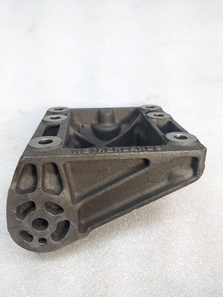 PORSCHE CAYENNE ENGINE HOLDER RIGHT 9481152012R USED R25