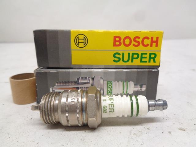 BRAND NEW BOSCH DODGE SUPER SPARK PLUG 4-PACK 7551 R13T3