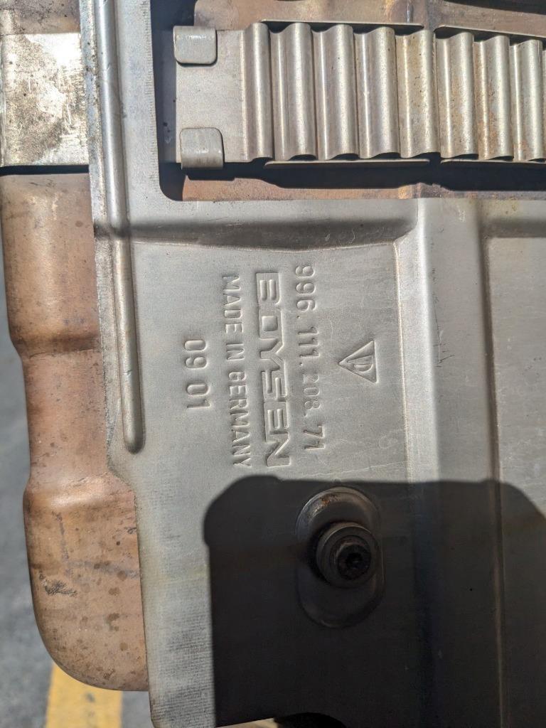 PORSCHE 99611102773 MUFFLER EXHAUST ASSEMBLY FOR 01-05 PORSCHE 911 996 USED B2