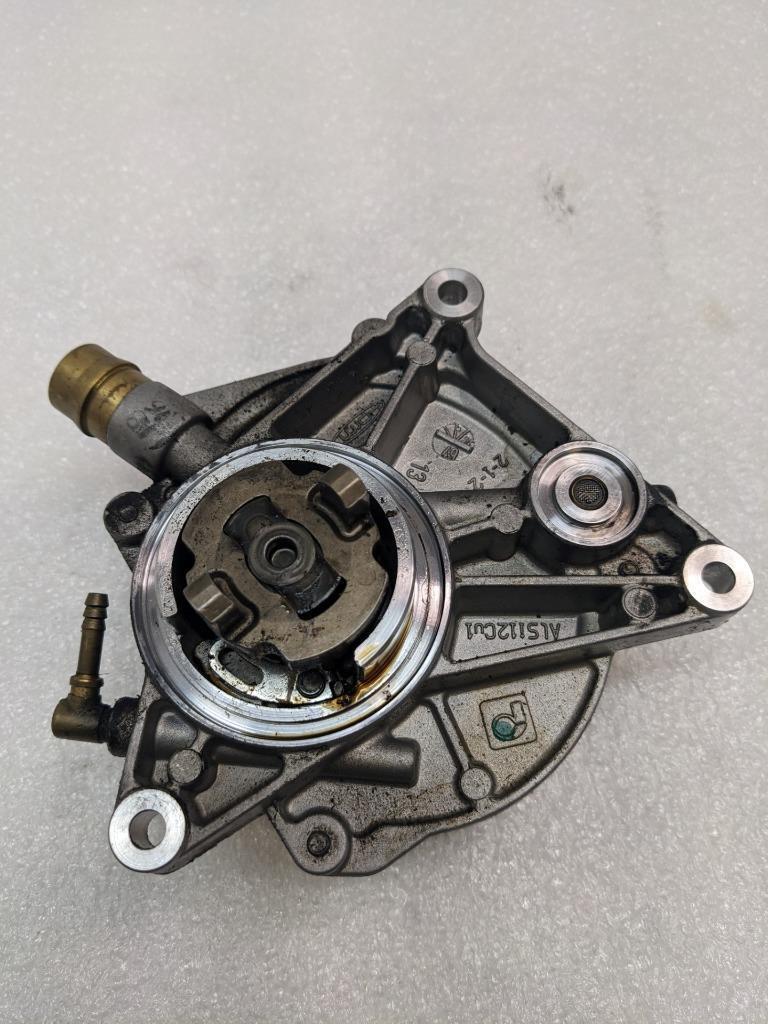 2016-18 PIERBURG PORSCHE MACAN ENGINE VACUUM PUMP 94610053000 USED R25