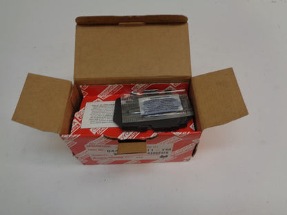 NEW TOYOTA 01-05 RAV4 FRONT BRAKE PAD KIT 04465-AZ011-TM R5