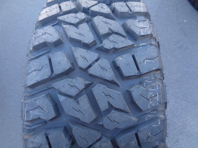 LANDSPIDER WILDTRAXX M/T BSW LT35 12.5 20 121Q LRE TIRE EMT017 SU16