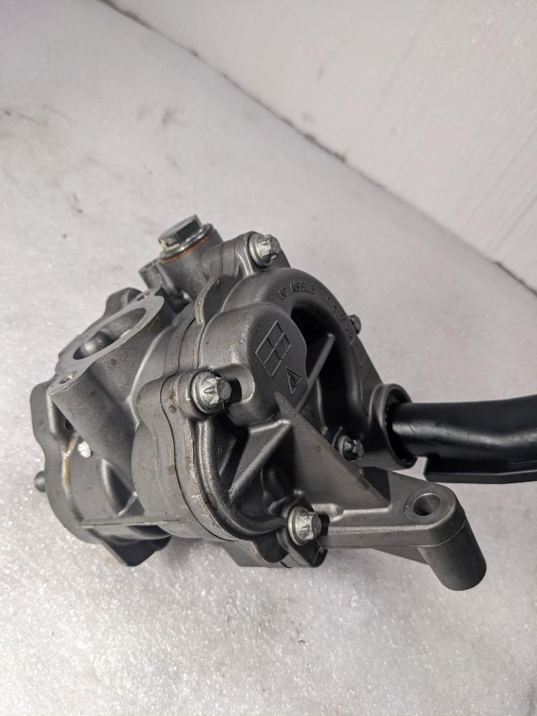 PORSCHE CAYENNE OIL PUMP WITH RESERVOIR 948107010 USED R24