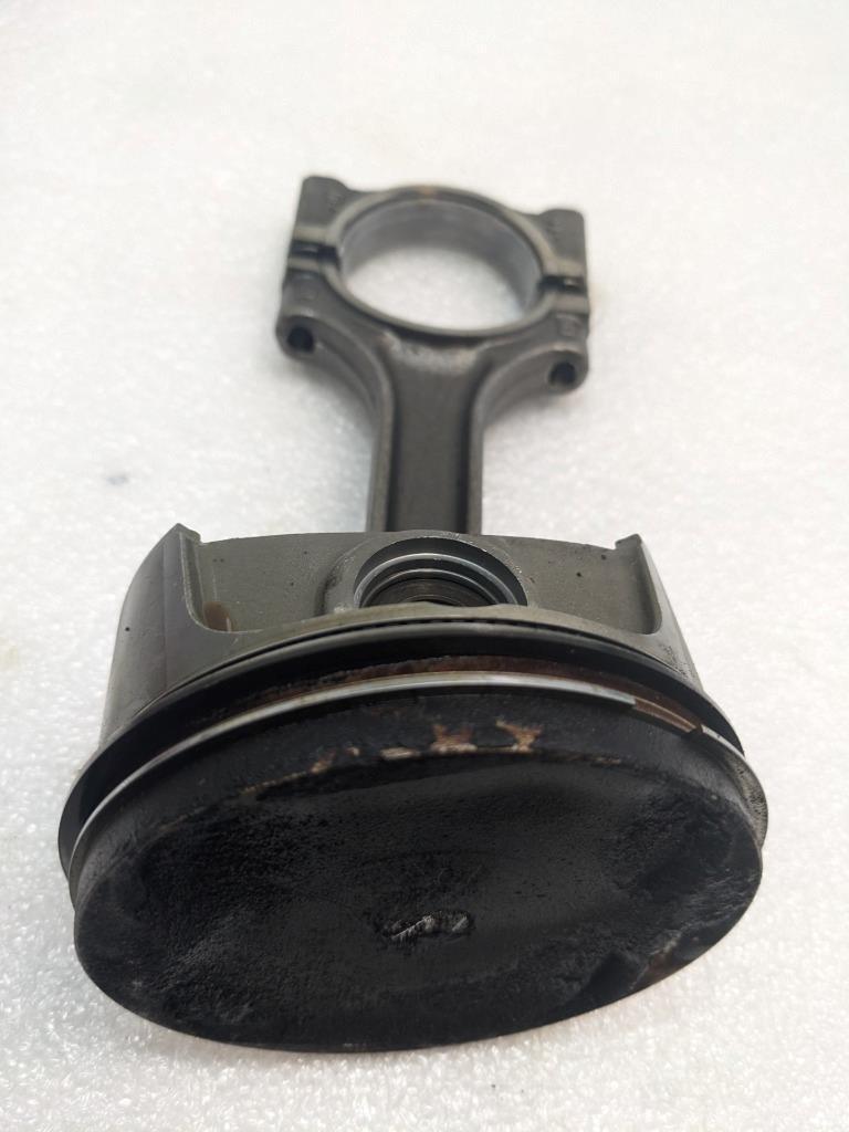 PORSCHE 986 BOXSTER 2.7L PISTON W/CONNECTING ROD #2 9961031028R USED 996GL2T1