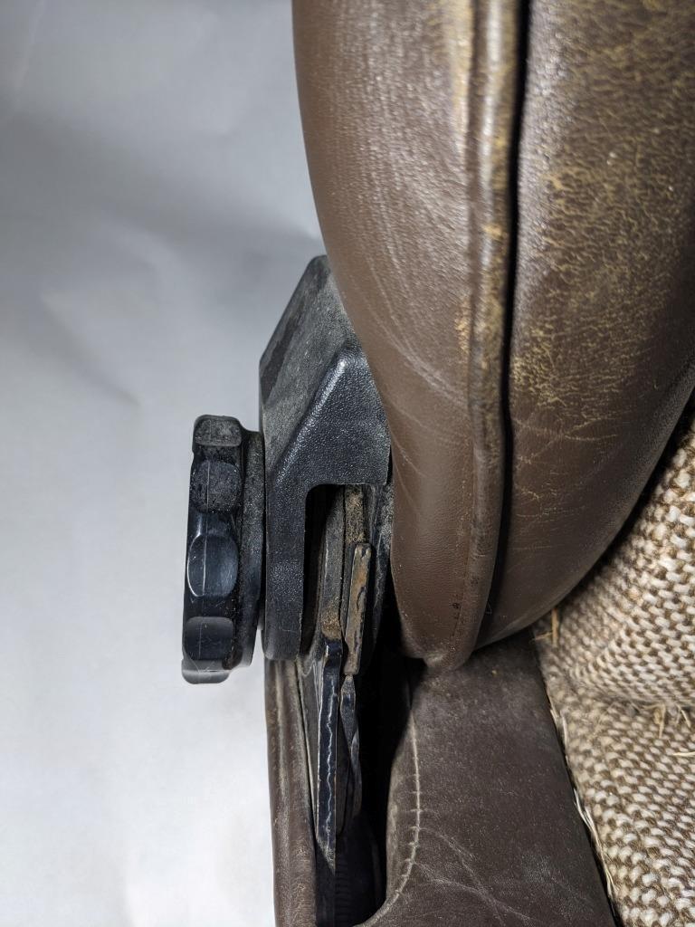 PORSCHE 1981 998 BROWN RECLINING MANUAL SEAT FOR PORSCHE (RIGHT) USED B2