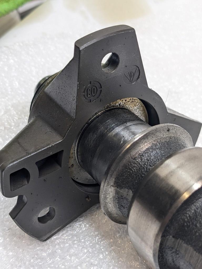 PORSCHE CAYENNE INTAKE CAMSHAFT WITH DRIVER LEFT INLET BRACKET 9482133R USED R24