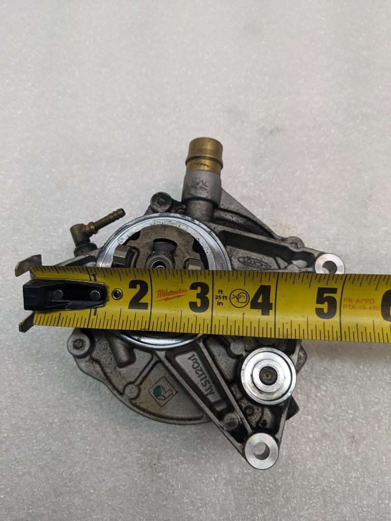 2016-18 PIERBURG PORSCHE MACAN ENGINE VACUUM PUMP 94610053000 USED R25