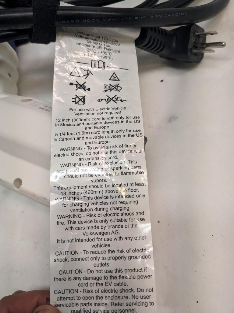 PORSCHE UNIVERSAL CHARGER W/CASE FOR ELECTRIC VEHICLES 7PP971675B 120-230V R21