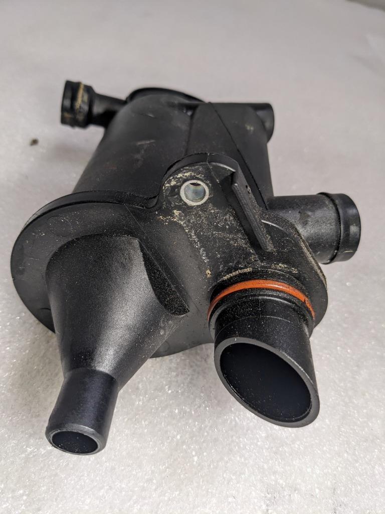 PORSCHE CAYMAN BOXSTER ENGINE MOTOR OIL SEPERATOR 99610702601 USED 996B.GL