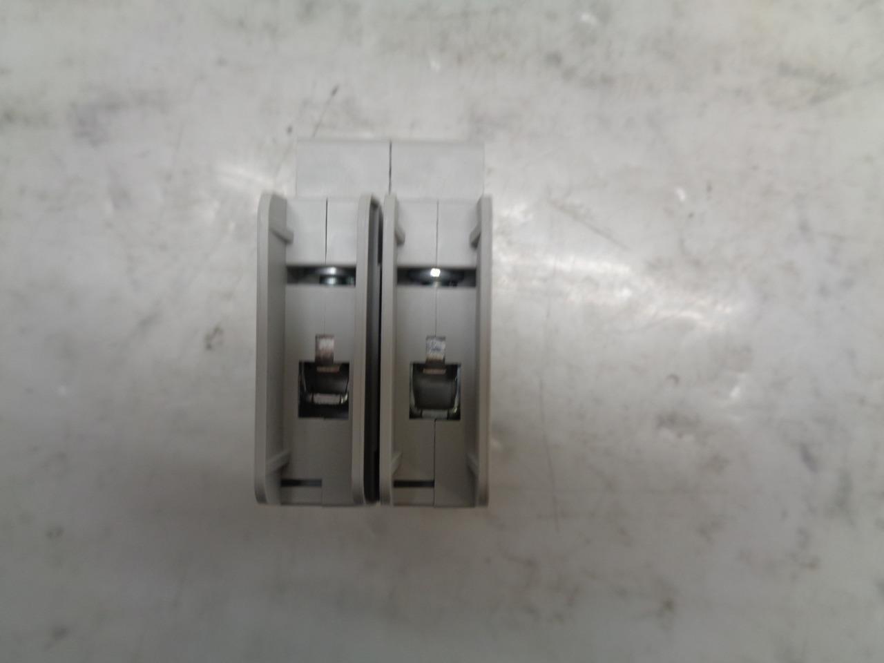 NEW EATON FAZ-D3/2-NA CIRCUIT BREAKER 102181 R4TB