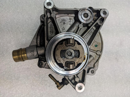2016-18 PIERBURG PORSCHE MACAN ENGINE VACUUM PUMP 94610053000 USED R25