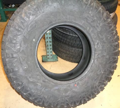 MAXXIS RAZR A/T LT 37 12.50 17 124R LRD 8PLY TIRE TL00049800 BQ4