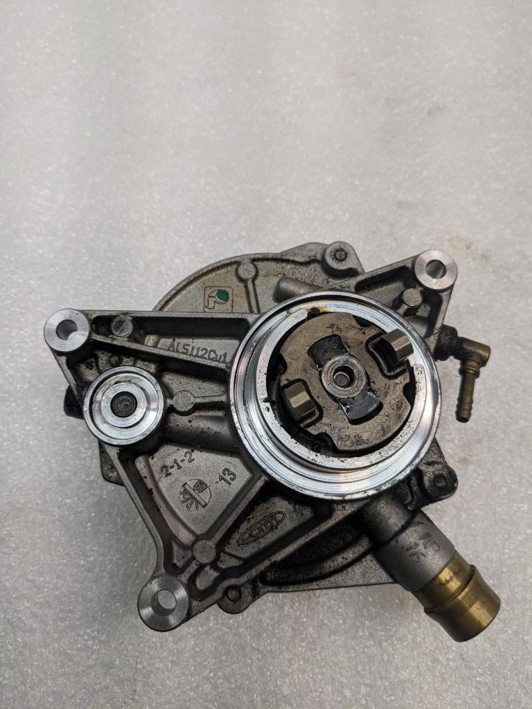 2016-18 PIERBURG PORSCHE MACAN ENGINE VACUUM PUMP 94610053000 USED R25