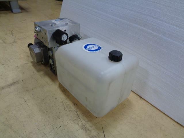 Renum Blue Giant Vertical Dock Leveler 148E2D11K1245.OMLP-1500HV NEW BSIG1