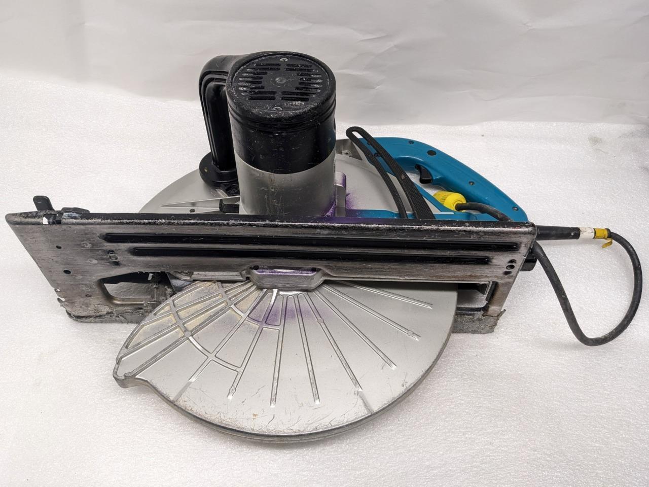 Makita 5402NA Corded 16-5/16" Beam Circular Woodcutting Saw 2011 used B1B2