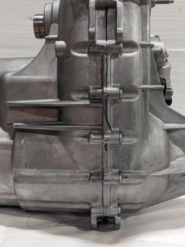 GM Transfer Case 84467435 Chevy Avalanche, Cadillac Escalade NEW DAMAGED BSRG3