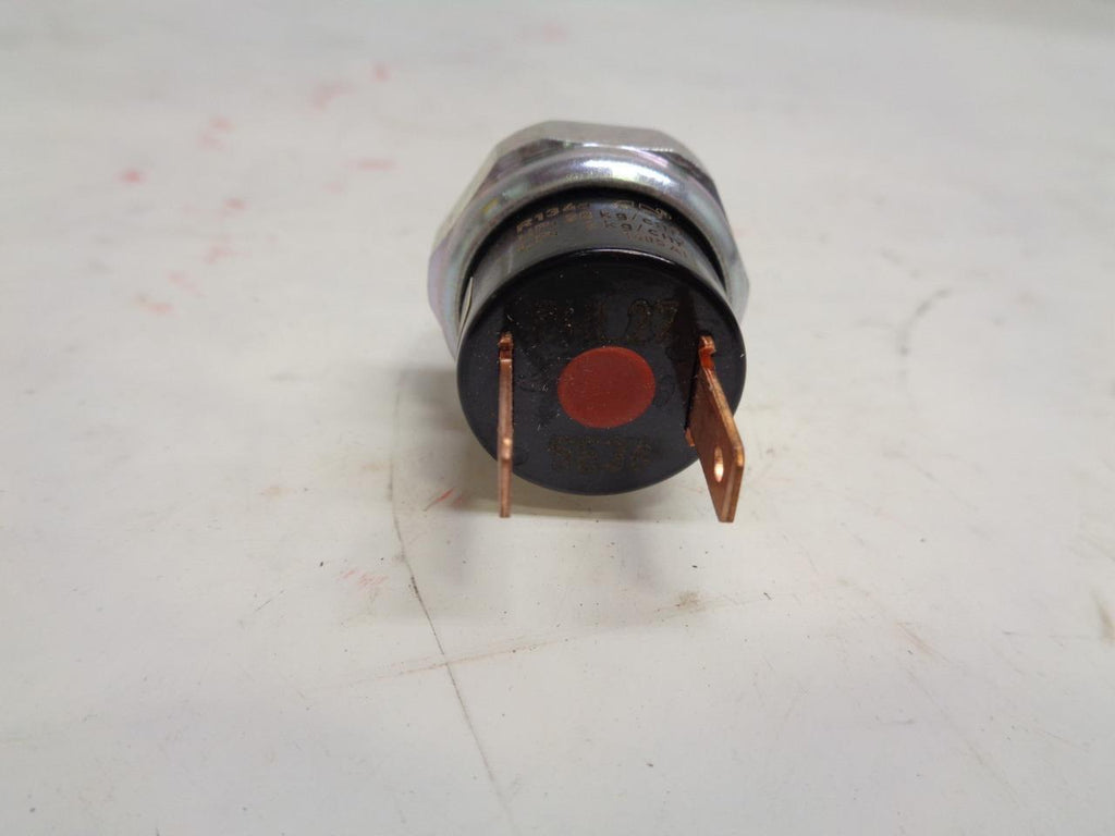 NEW BEHR BINARY PRESSURE SWITCH 6ZL 351 022-011 FITS MERCEDES 1994-2006 R15T3