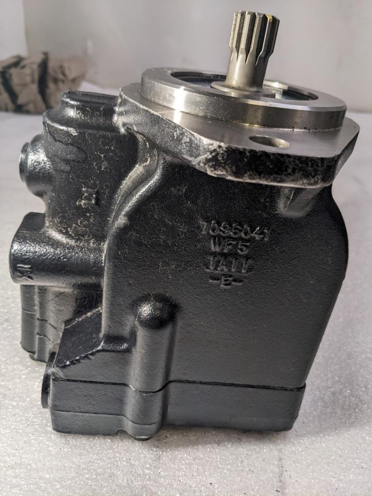 DANFOSS DRIVE MOTOR BOOM LIFT 80001603 13-SPLINE NEW R11