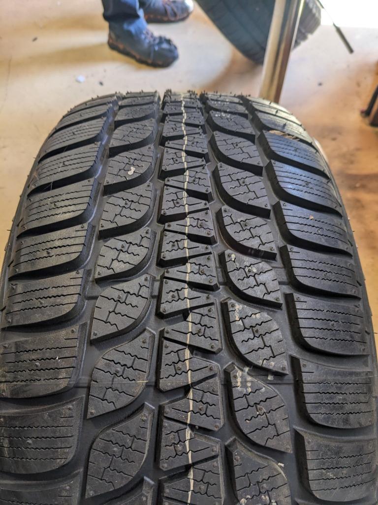 BRIDGESTONE BLIZZAK LM-25 (*) BMW RSC P 245 45 18 96V SL TIRE 040248 CQ2