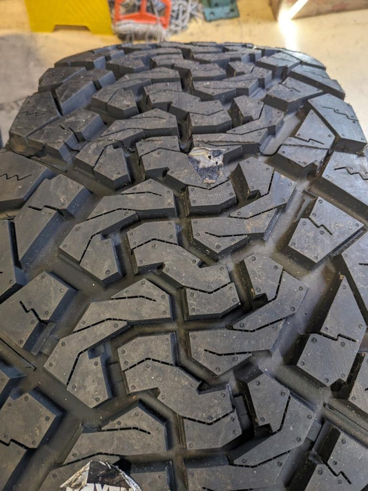 VENOM POWER TERRA HUNTER XT LT 37 13.50 22 128Q LRF 12PLY TIRE TVPXT23 CQ3