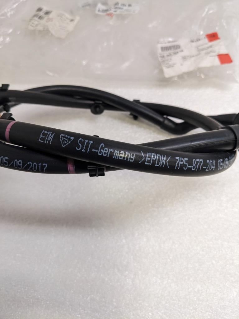 PORSCHE 95856220400 REAR RH WATER DRAIN HOSE FOR 11-15 CAYENNE NEW PGB2