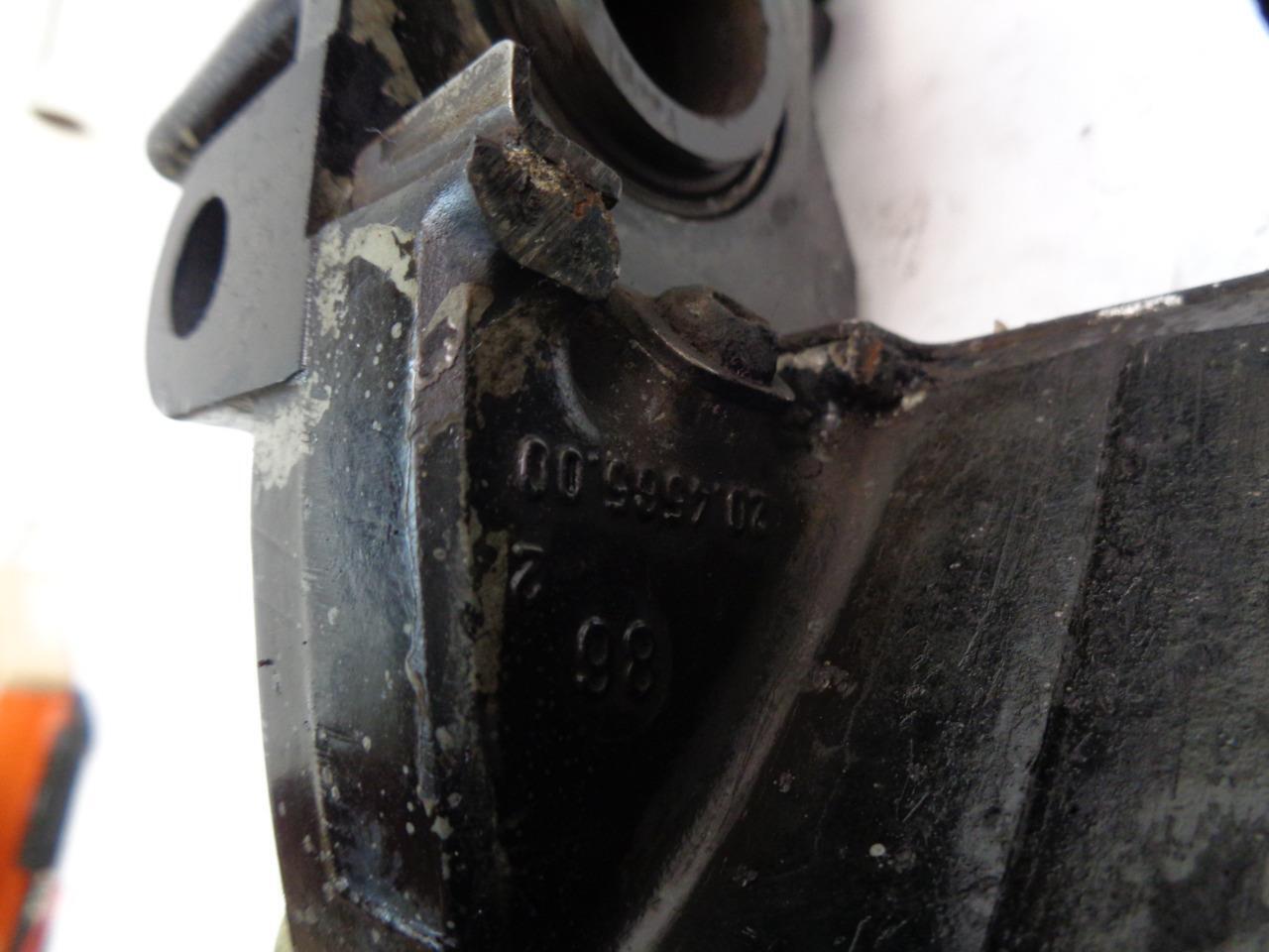 1 USED GENUINE PORSCHE 911 BREMBO FRONT BRAKE CALIPER  20 4564 00 R23T9