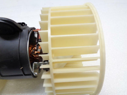 NEW GENUINE ACM  64 11 8 385 558 FRONT AC BLOWER MOTOR 2000-06 BMW (VARIOUS) R2