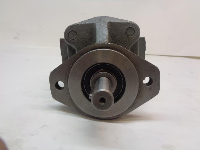 NEW UNKNOWN HYDRAULIC PUMP/MOTOR 2 INCH SHAFT R34T1