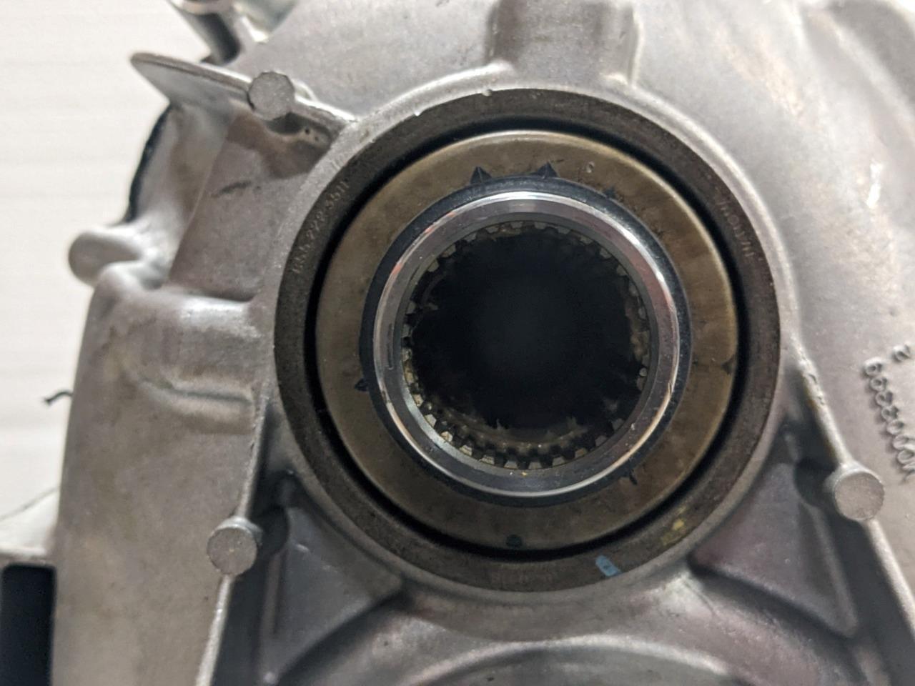 GM Transfer Case 84467435 Chevy Avalanche, Cadillac Escalade NEW DAMAGED BSRG3