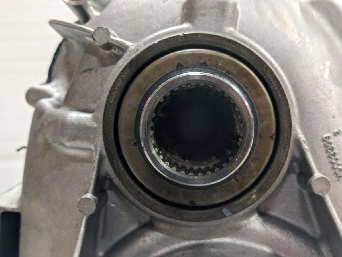 GM Transfer Case 84467435 Chevy Avalanche, Cadillac Escalade NEW DAMAGED BSRG3