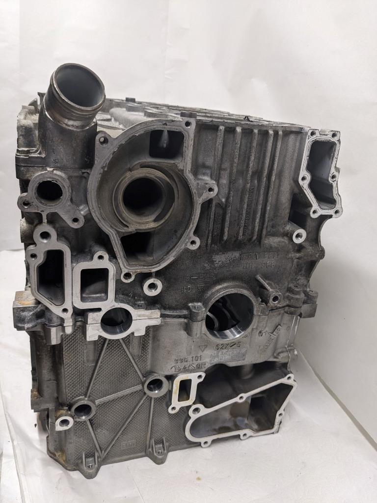 PORSCHE RIGHT/LEFT BARE ENGINE CASE FOR 97-04 BOXSTER 2.7L USED 996BGL2