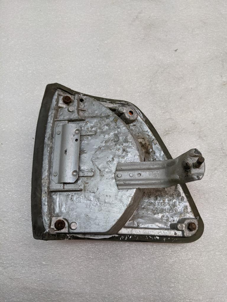 BOSCH 1305233001 LEFT TAIL LIGHT ASSEMBLY FOR MERCEDES W116 450 USED R21