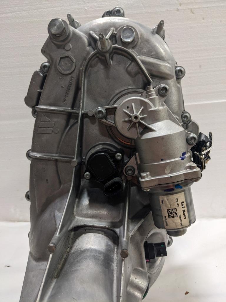 GM Transfer Case 84467435 Chevy Avalanche, Cadillac Escalade NEW DAMAGED BSRG3