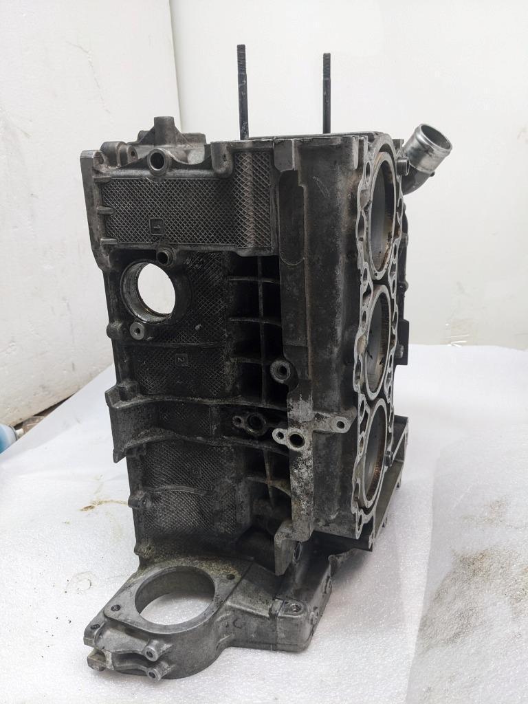 PORSCHE 911/996 RIGHT SIDE ENGINE BLOCK 9961011690R USED B2