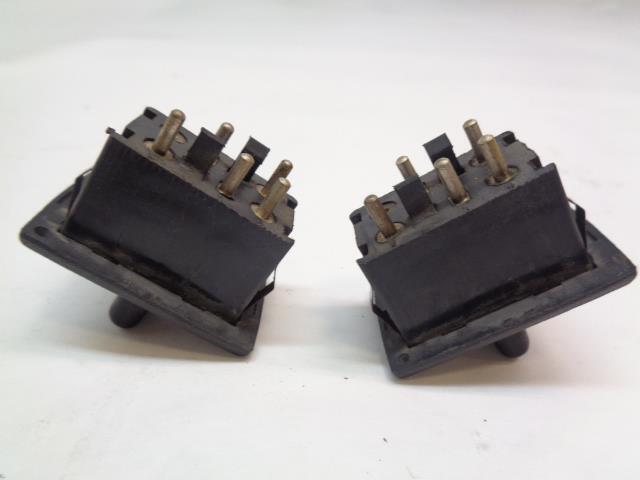 PAIR OF PORSCHE 96461362102 POWER WINDOW SWITCHES LEFT OR RIGHT FOR 911 USED R20